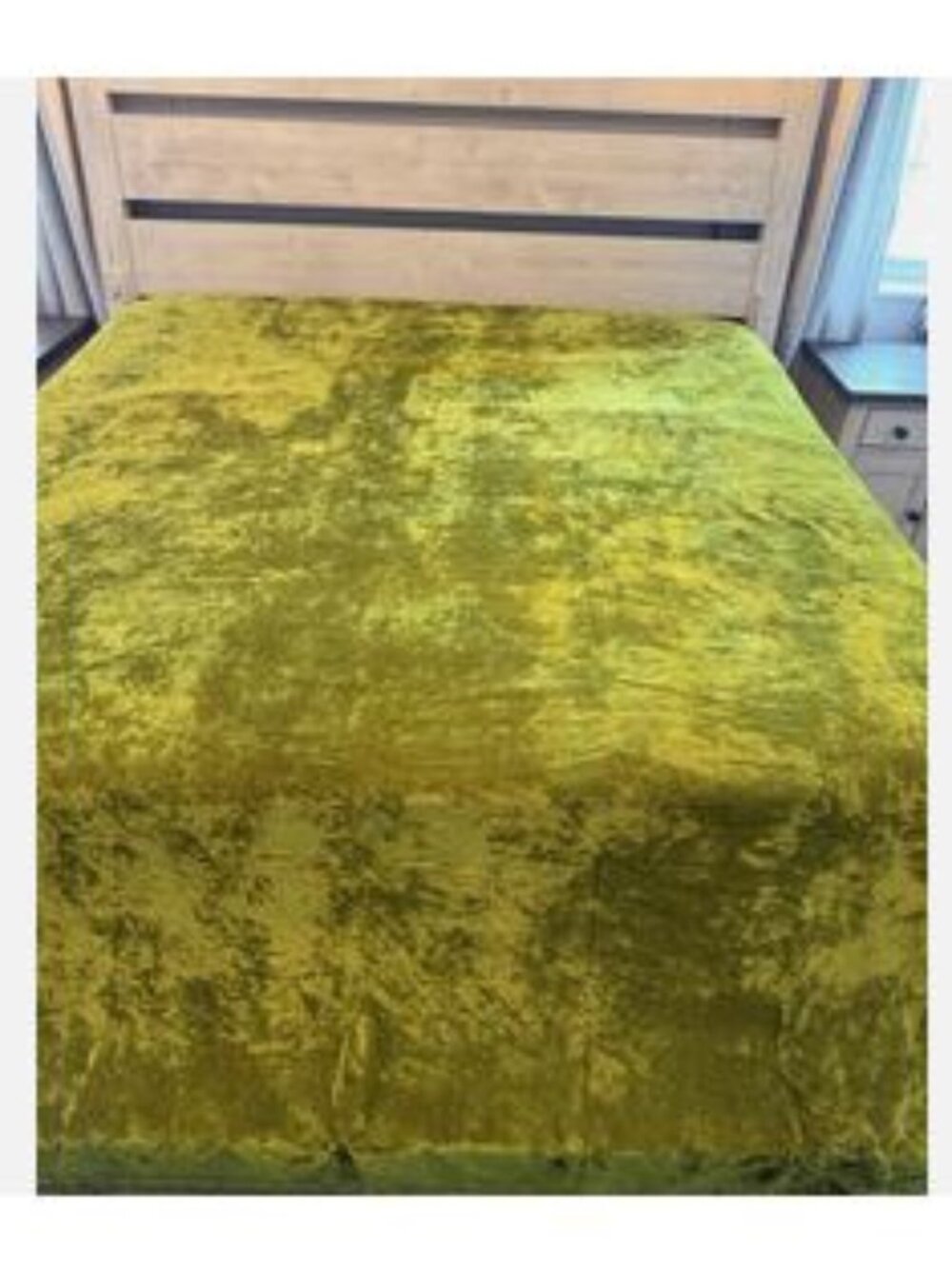 Vintage 70’s Crushed Velvet Moss Gold/Green Fringed Queen Bedspread (105x95)